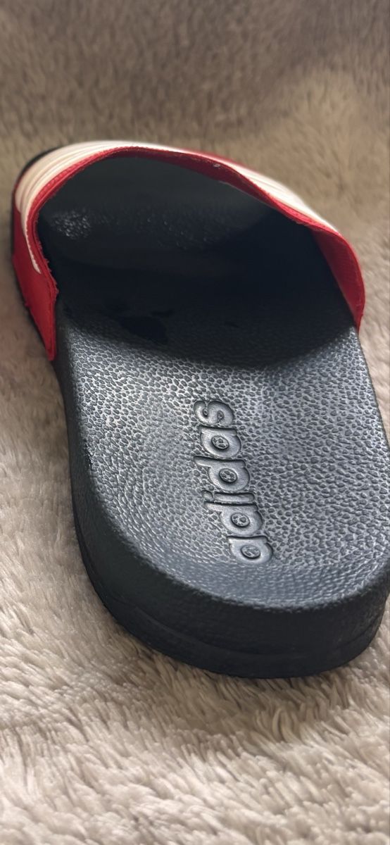 Adidas Scarpe da uomo: Badeschuhe, Adidas, rot/weiss Grösse 31 – Usato da Waltenschwil venduto da Schmetterling2015 2