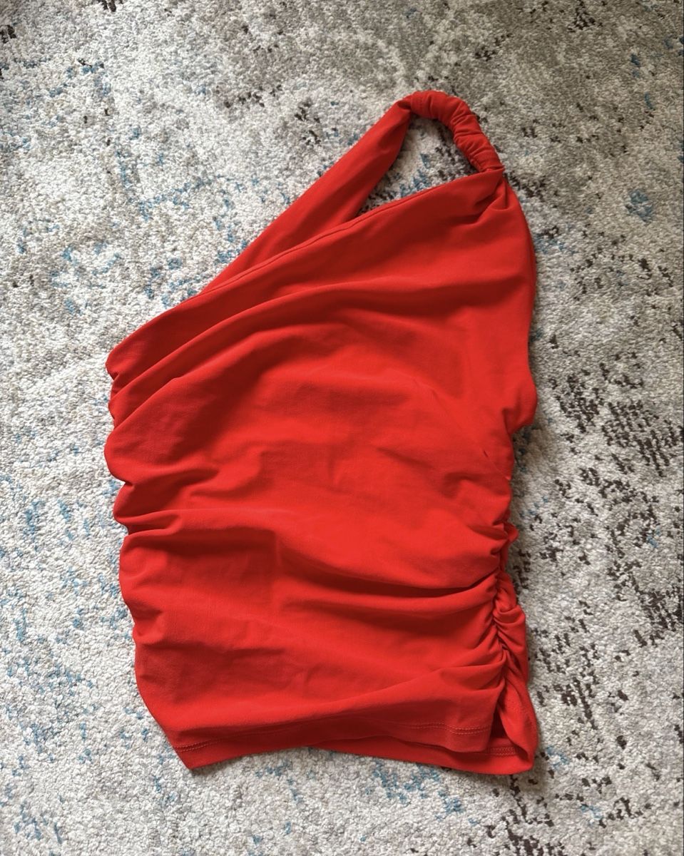 Zara Blusen, T-Shirts & Tops: RED RUCHED SLEEVELESS TOP – Neu (gemäss Beschreibung) aus Hagendorn von ava_2hq7