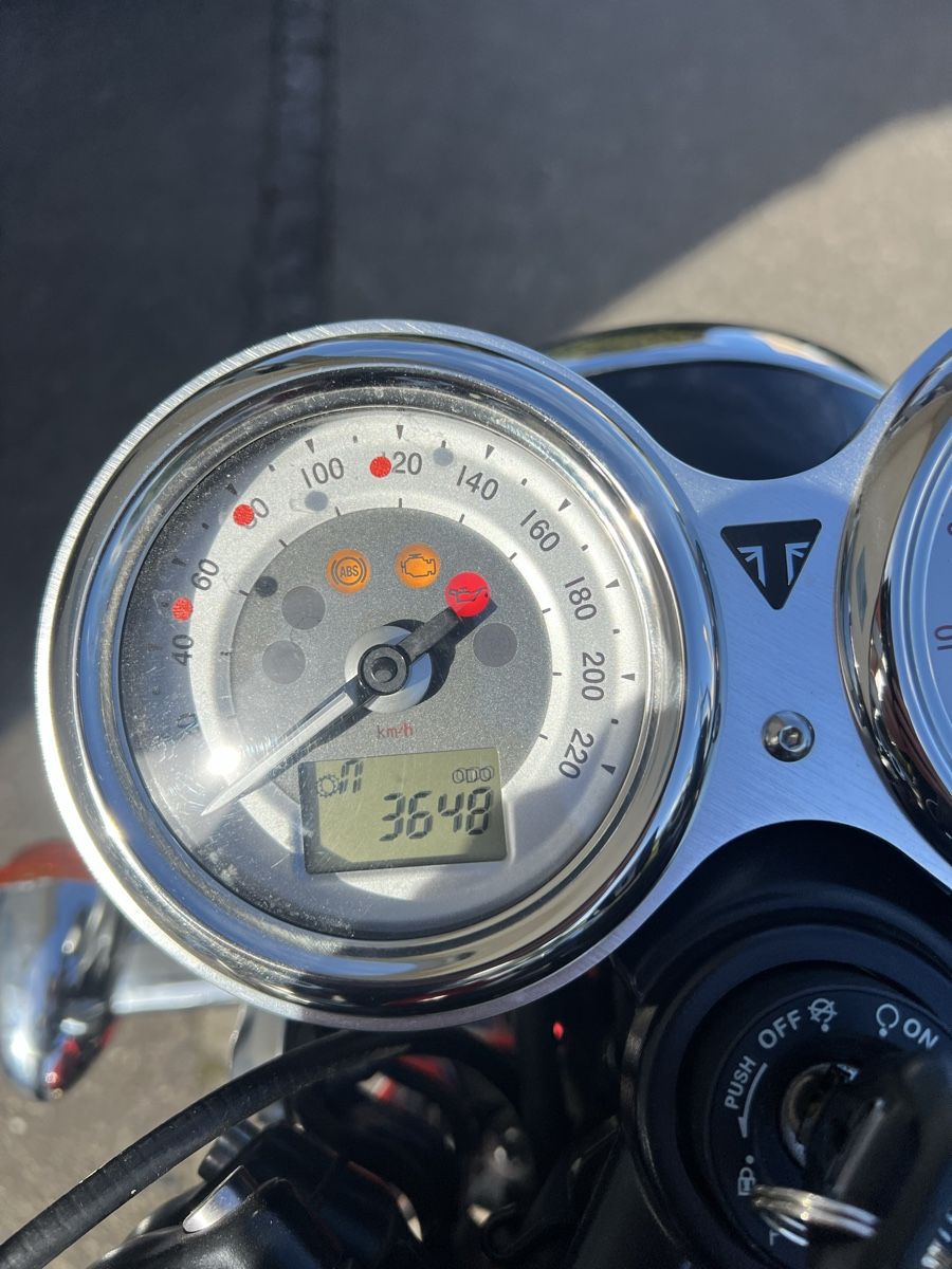 Triumph Strada: Triumph 1200 Thruxton – Usato da Zürich venduto da Pan-Europ 4