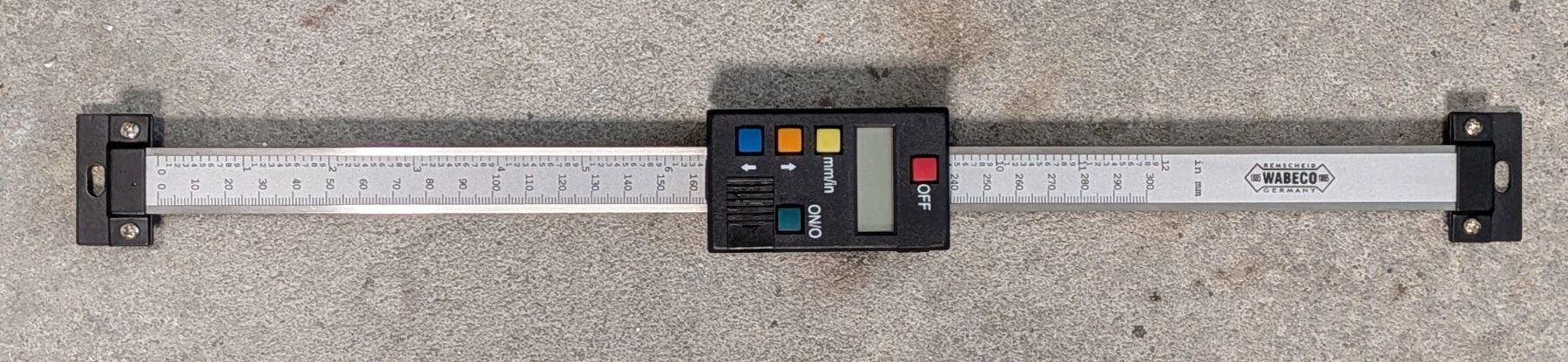 Misurare: WABECO Anbaumessschieber digital 300 mm vertikal – Nuovo e nell'imballaggio originale da Luzern venduto da schubige