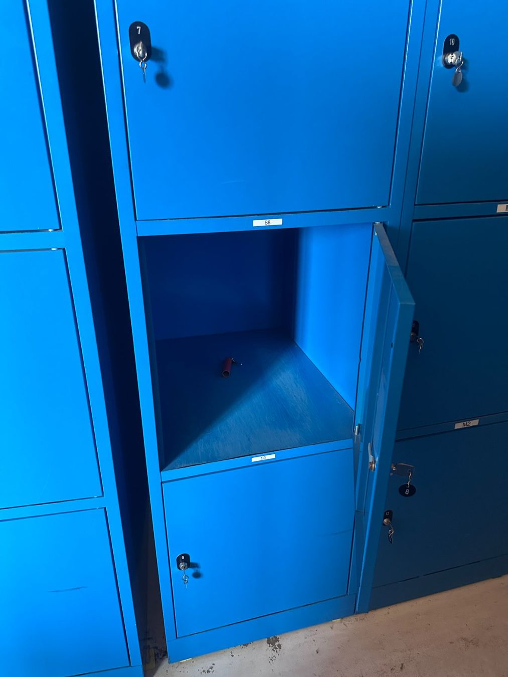 Armoires: Metallschliessfächer blau super Zustand – D'occasion à Triengen par Lini3 1