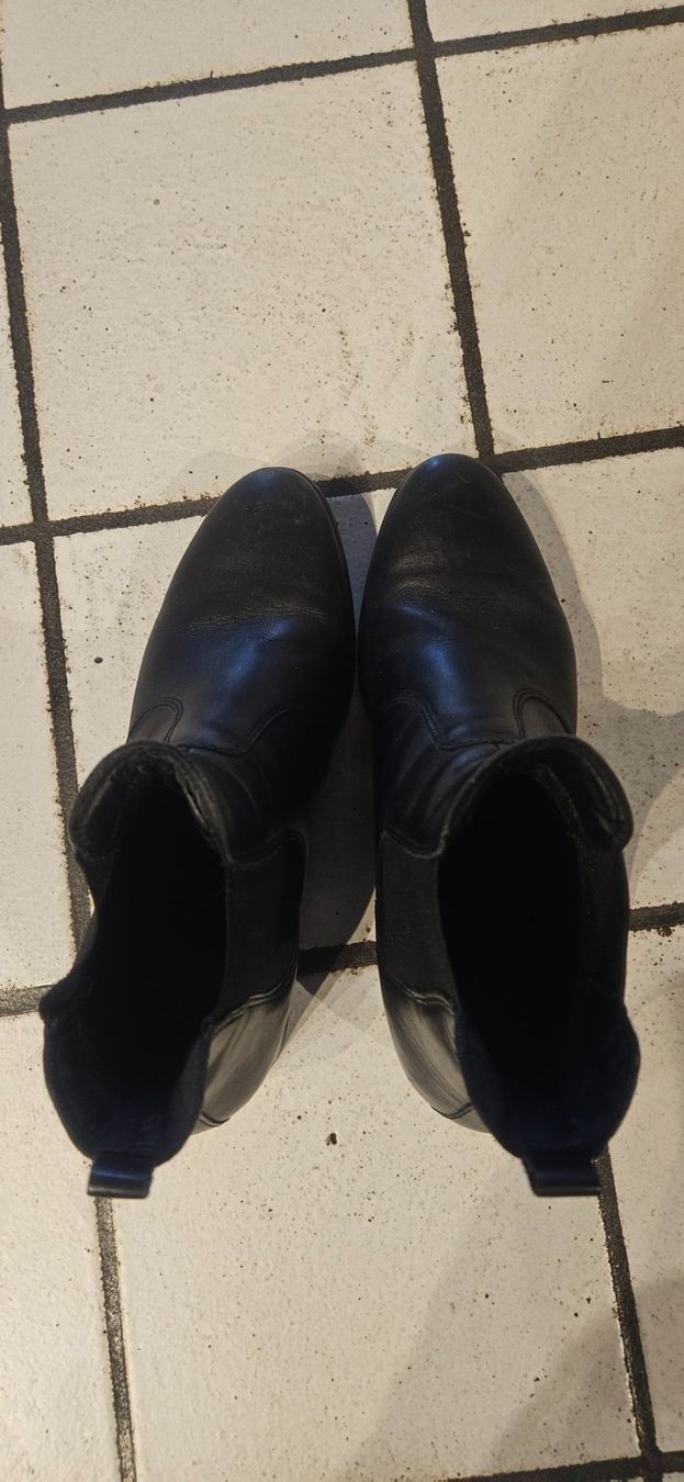 Damenschuhe: Schwarze Stiefeletten aus Leder, Grösse 39 – Gebraucht aus Rosshäusern von Heldin01 1