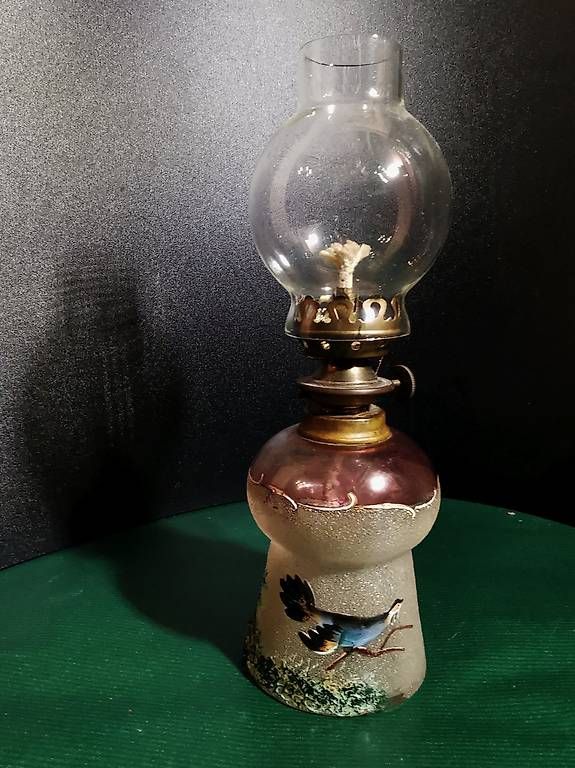 Lampade: Grandiose Petroleum- oder Öllampe, mit Vogelmotiv bemalt – Usato da Dübendorf venduto da aschiduebendorf 2