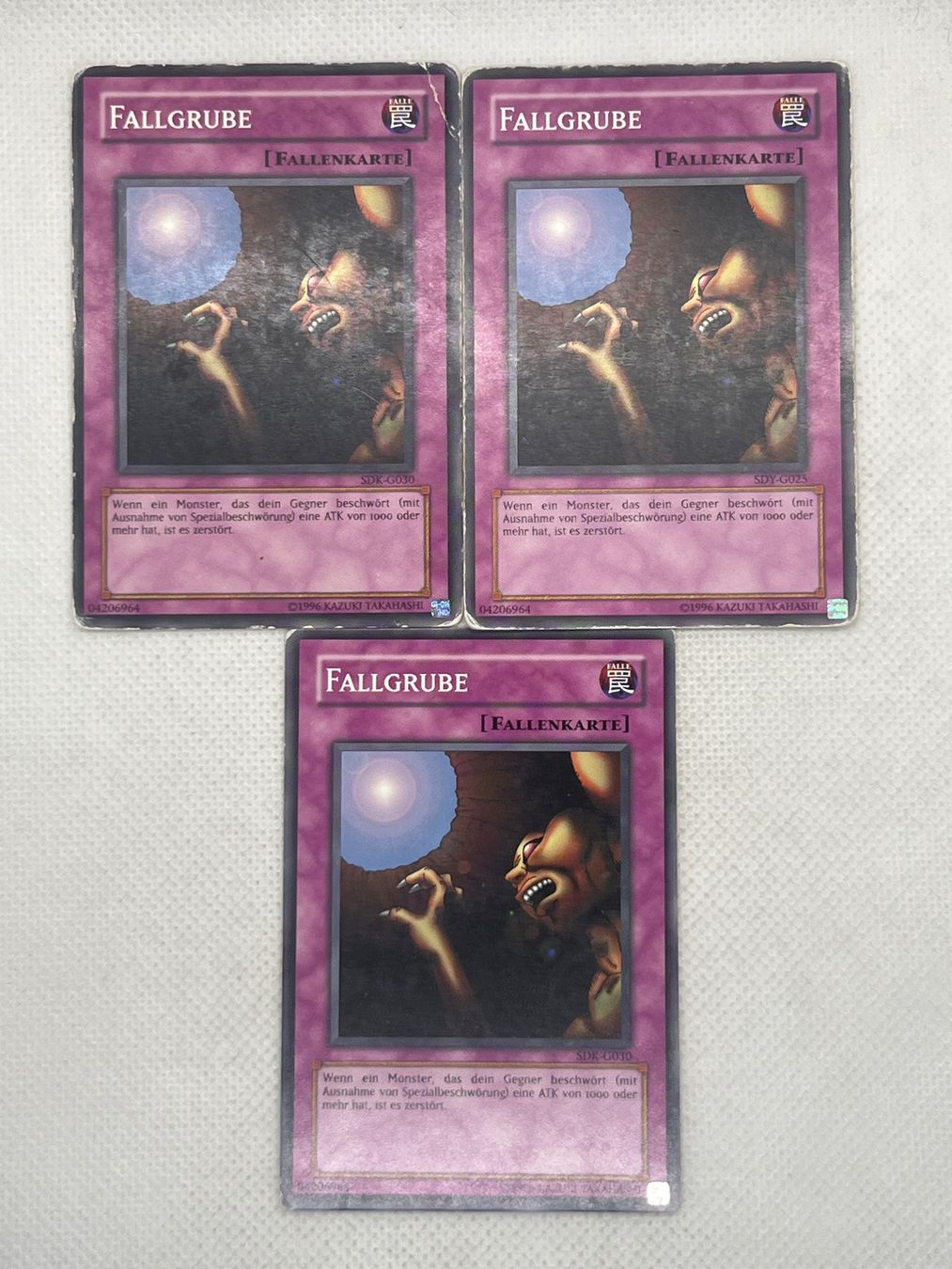 Yugioh Carte collezionabili: Yu-Gi-Oh Karte FALLGRUBE 3x – Usato da Hinterkappelen venduto da Kim1992