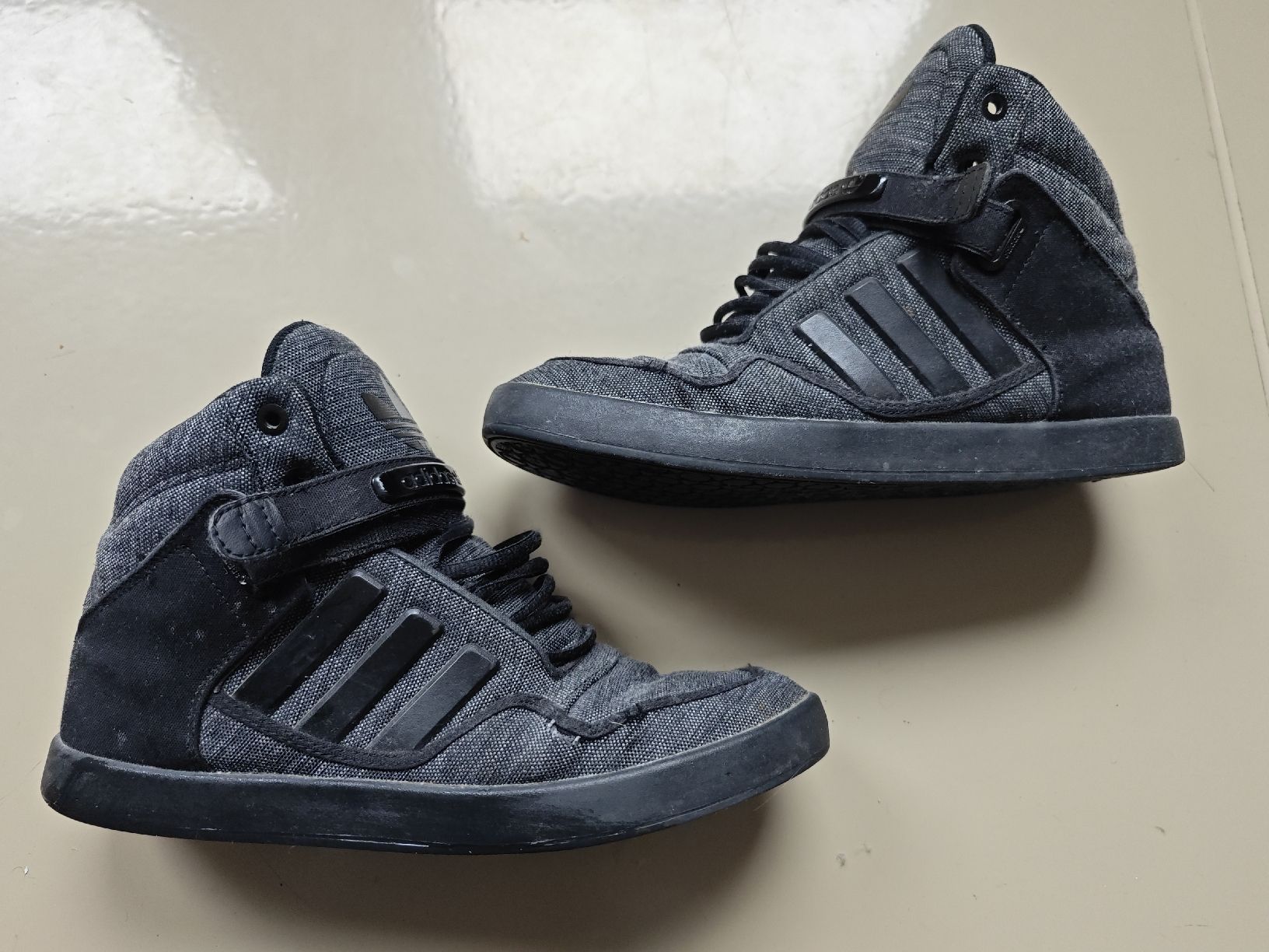 Adidas Scarpe da uomo: stylischer Adidas Sneaker Gr. 41 3/4 Schwarz – Usato da Zürich venduto da 456666