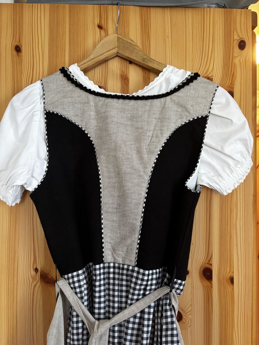 Costumi tradizionali: Dirndl Gr. L – Usato da Amriswil venduto da Ka_Sc 7