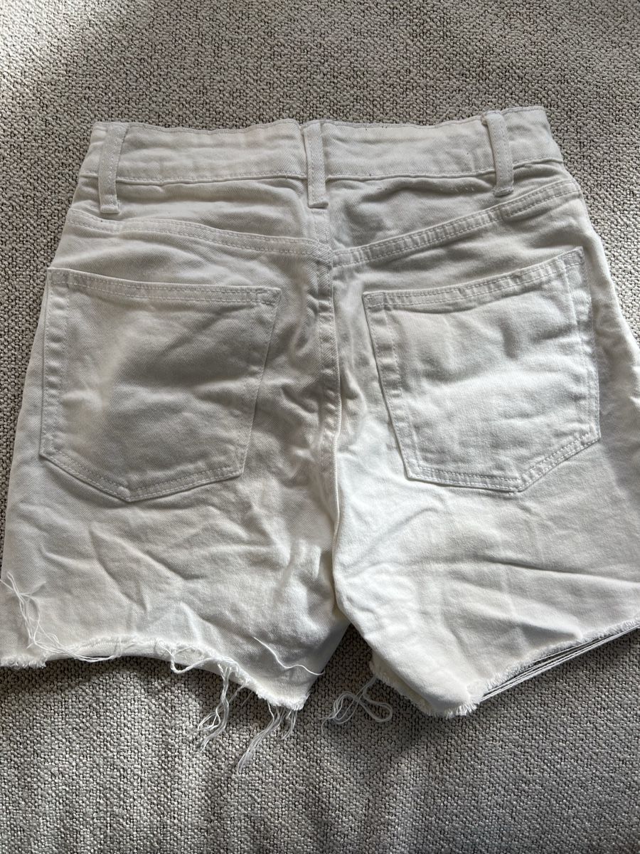 H&M Pantaloni: H&M white short size 36 – Usato da Zürich venduto da dor_9l9g 2