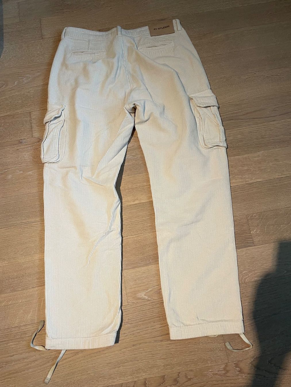 Pantaloni: Trendige Cordhose von EY Studios, Beige, Grösse 33 – Usato da Männedorf venduto da Hebejati 1