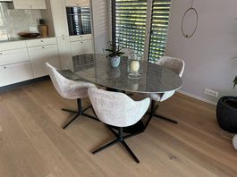 Exklusiver Designer-Esstisch oval (Echte Dekton-Platte)