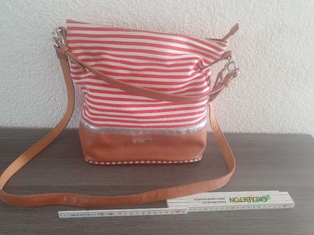 Süsse Handtasche gestreift rot/weiss