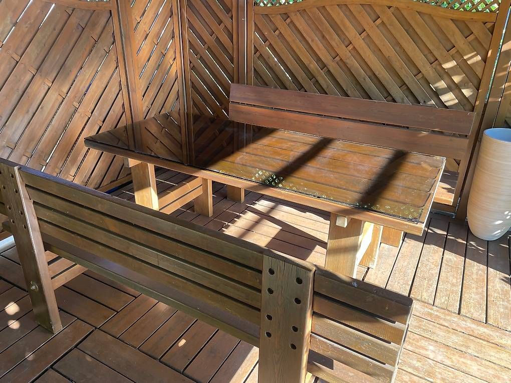 Set de table et chaises: Bank und Tisch  – D'occasion à Alchenstorf par verenaderron 1
