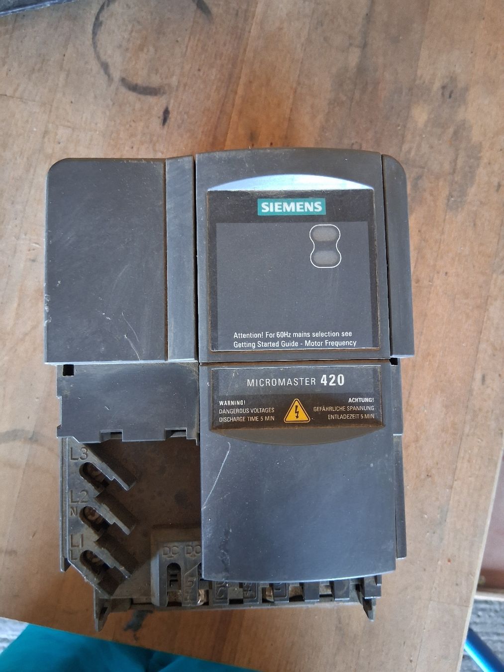 Siemens Componenti elettronici: Siemens Frequenzumformer – Usato da Zezikon venduto da nfa_2s5b