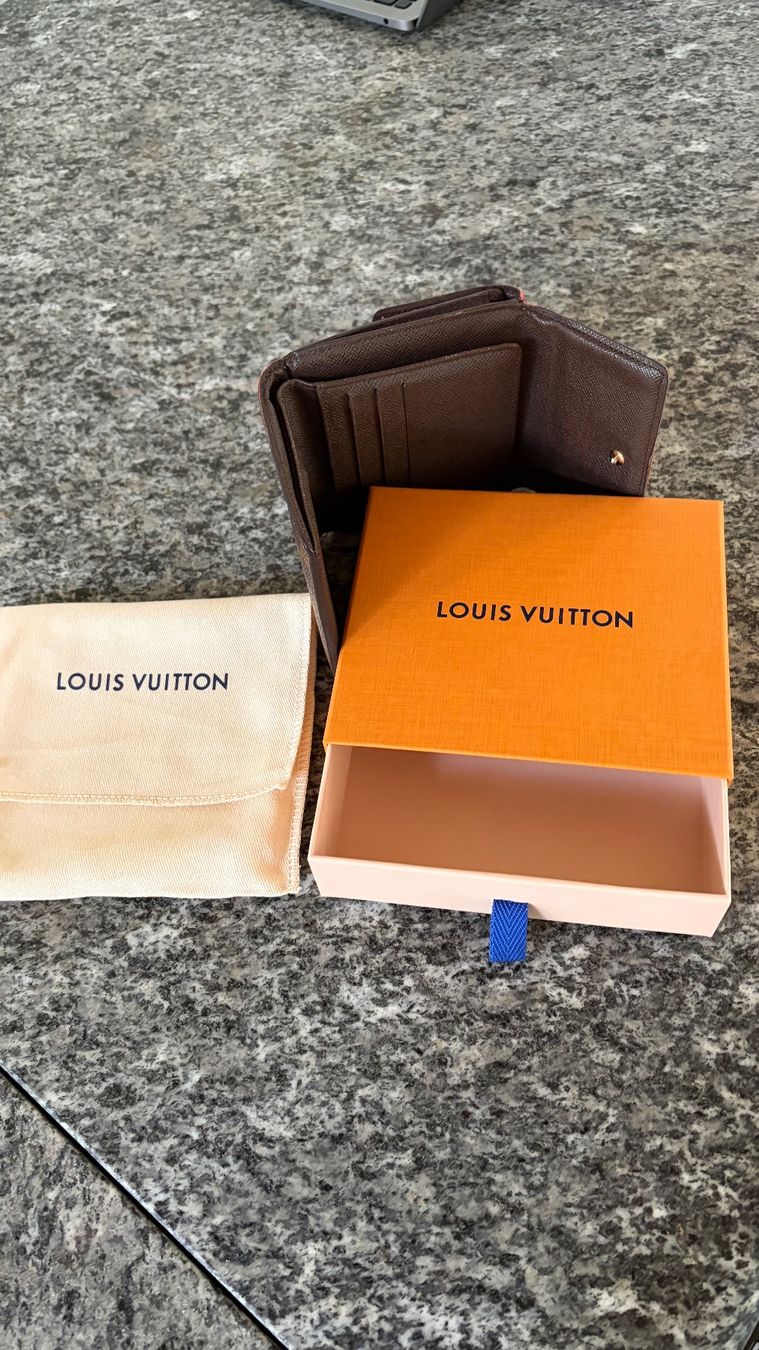 Louis Vuitton Portemonnaie: Porte-monnaie Vuitton – Gebraucht aus Roche VD von ann_s5tc