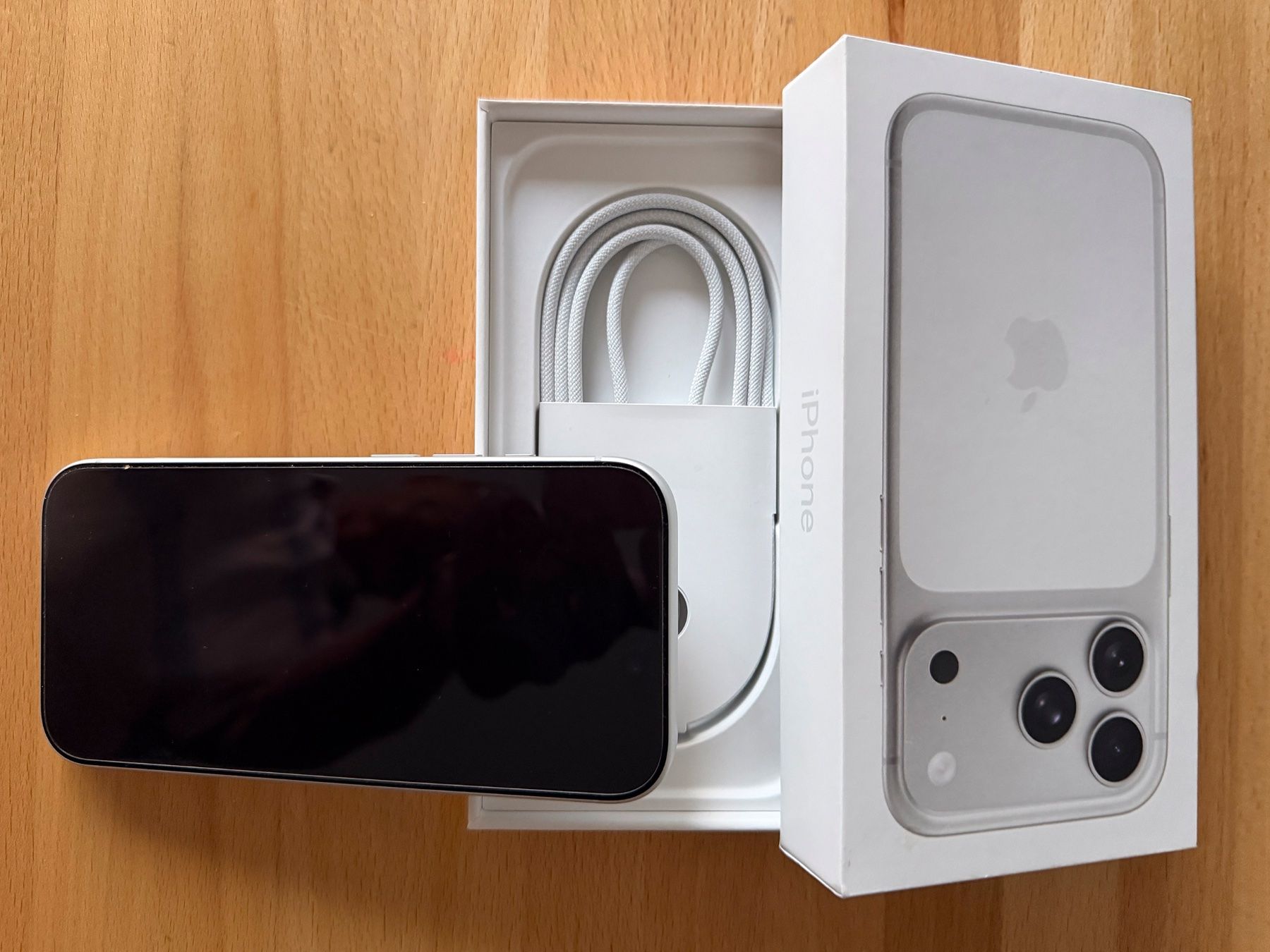 Apple Telefoni cellulari / Smartphones: iPhone 17 Pro 256 GB neuf à prix réduit – Nuovo e nell'imballaggio originale da Sion venduto da 959_n9pd 1