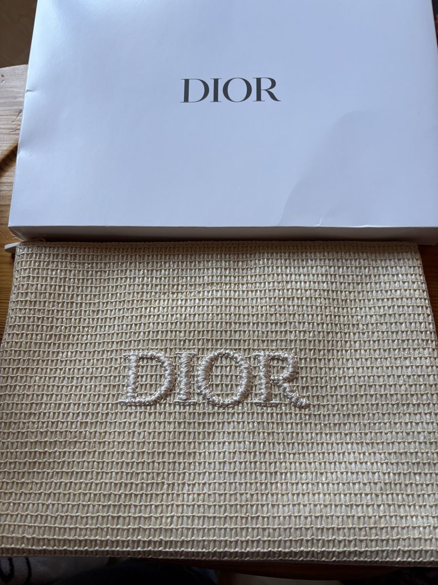Dior Kosmetikkoffer: Dior Pouch mit Original Verpackung  – Neu und originalverpackt aus Belp von Friesen01