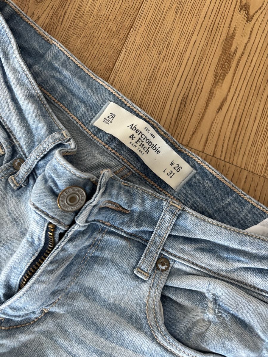 Abercrombie Jeans: Abercrombie & Fitch Jeans – Usato da Buttisholz venduto da Melsan 2