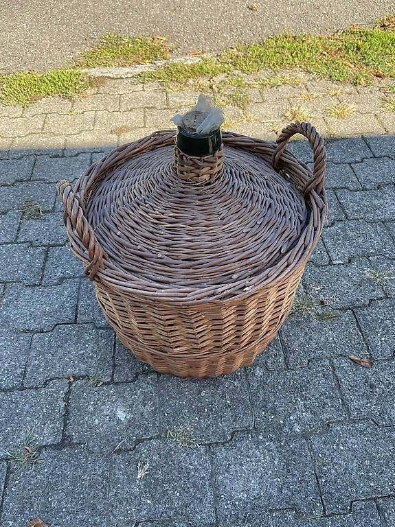 Bouteilles: Korbflasche gross – D'occasion à Oeschgen par nick_ch