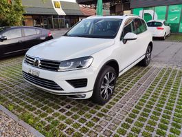 VW Touareg 3.0 TDI ab Service und MFK