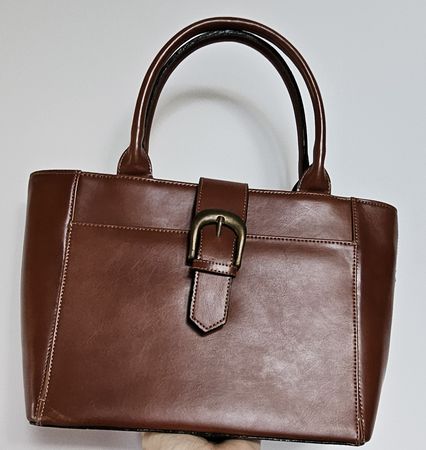 Braune Handtasche mit Schnalle Verschluss