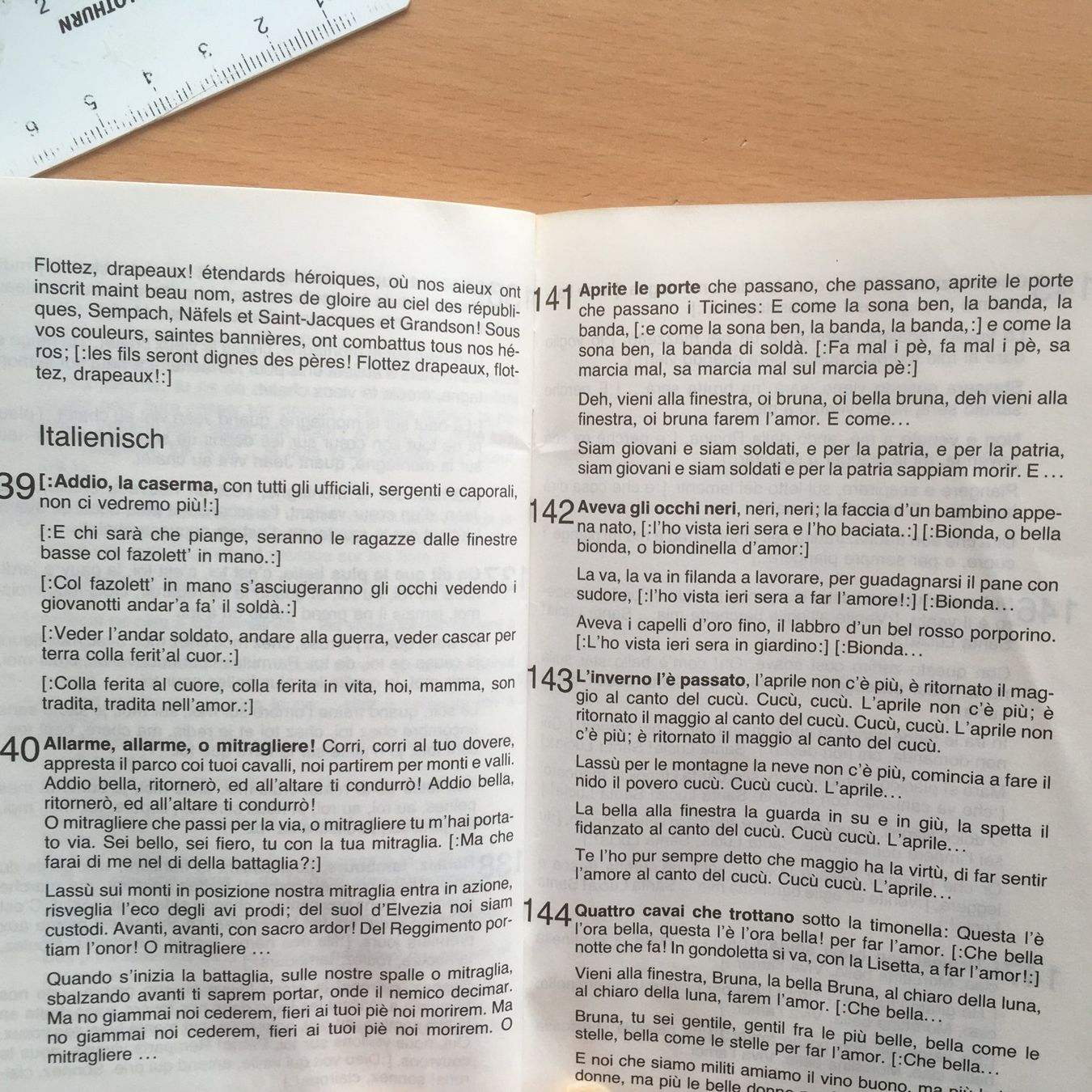 Libri: Chumm, mer singed eis – 147 Liedertexte – Usato da Grenchen venduto da Kogi7 6
