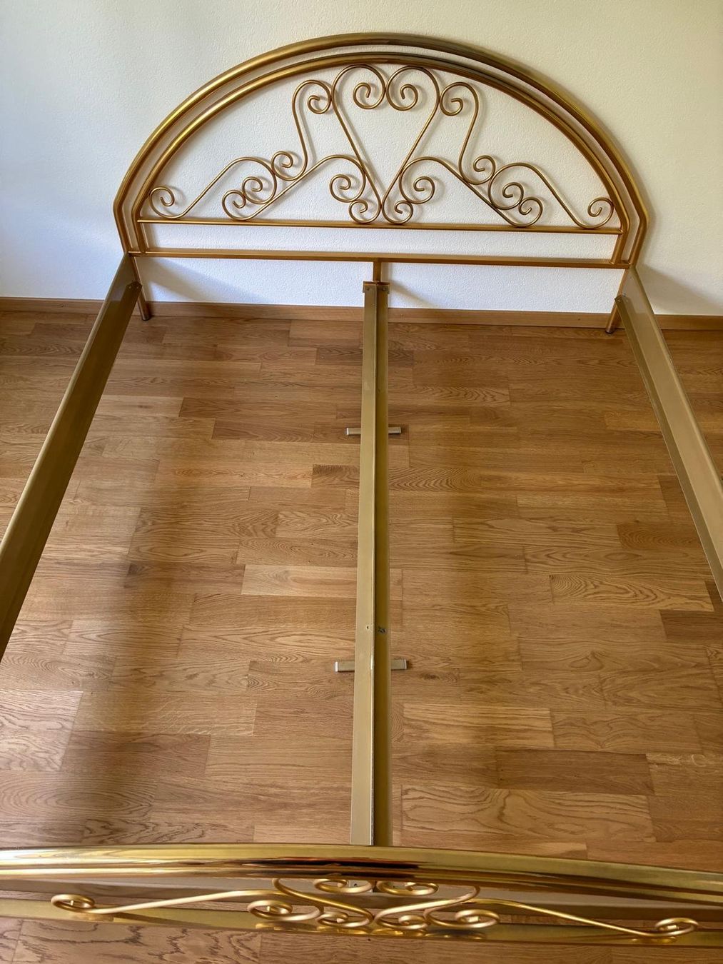 Bico Betten: Goldenes Bett – Gebraucht aus Jona von Lucie.P 5