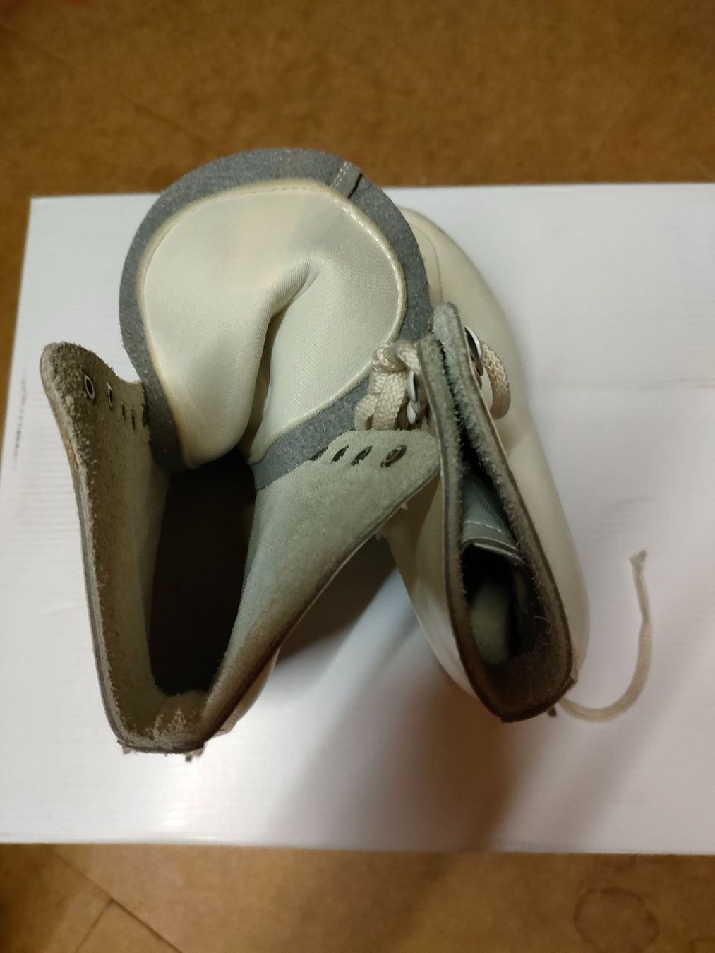 Pattini da ghiaccio: Schlittschuhe Gr.36 – Usato da Adelboden venduto da Lammhult 2