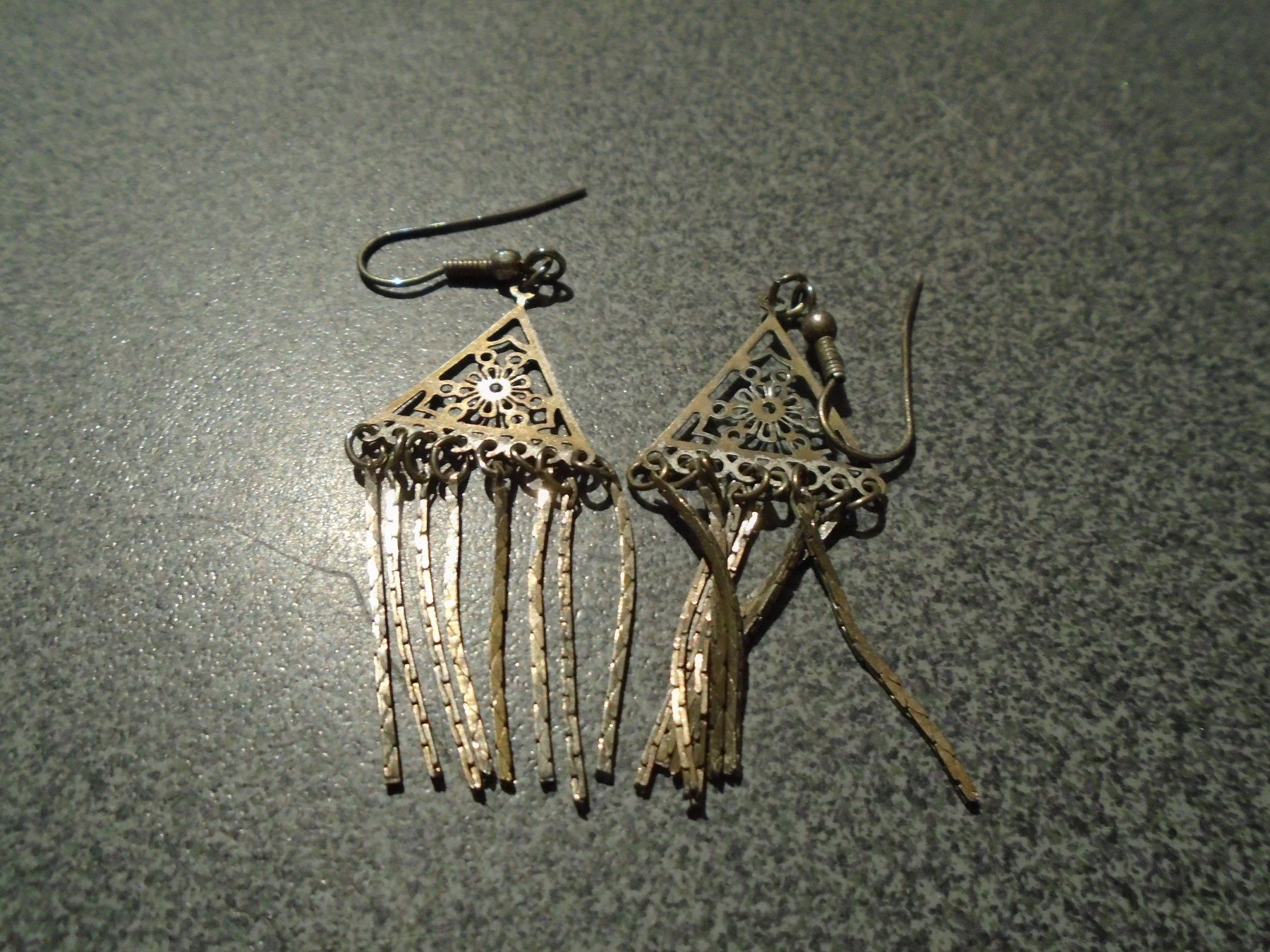 Ohrringe & -stecker: Ohrhänger Dreieck, gold-/silberfarbig – Gebraucht aus Zürich von abraxas1291