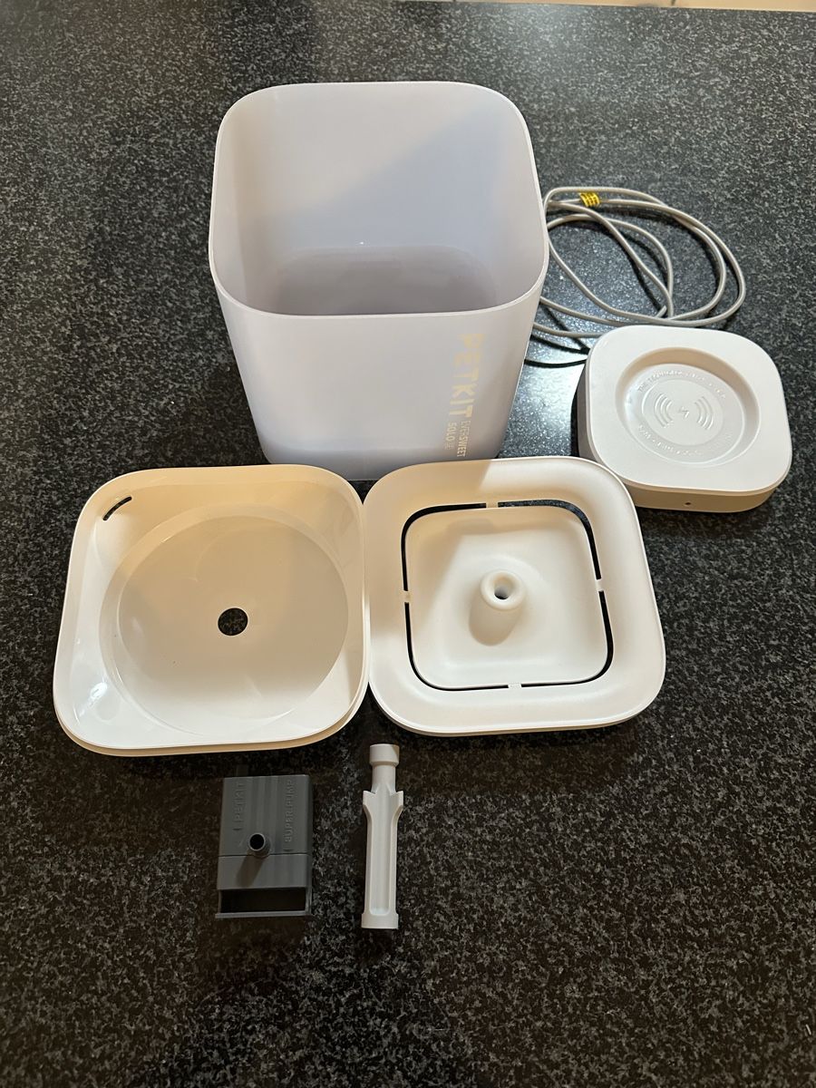Stagni & Fontane ornamentali: PETKIT Katzen Trinkbrunnen + neue Filter – Usato da Däniken SO venduto da lau_75z8 2