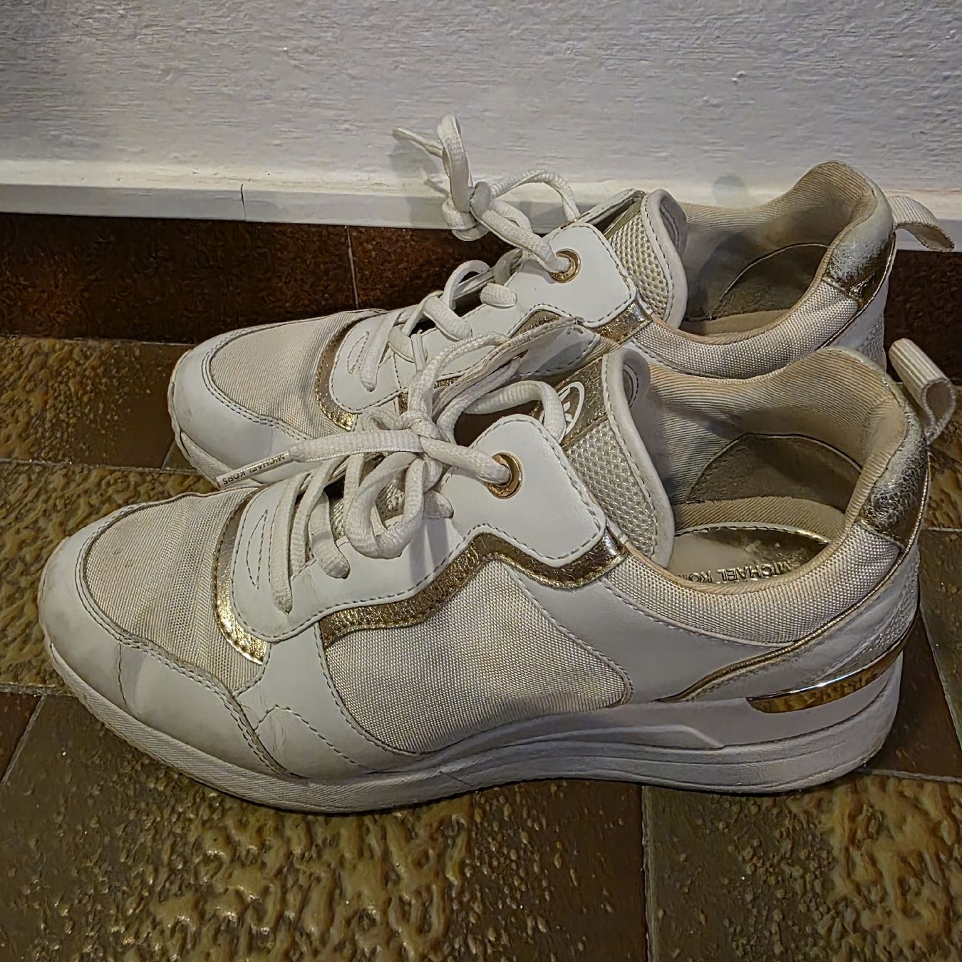 Michael Kors Scarpe da donna: Scarpe da ginnastica Michael Kors bianche – Usato da Rancate venduto da sarah357 1