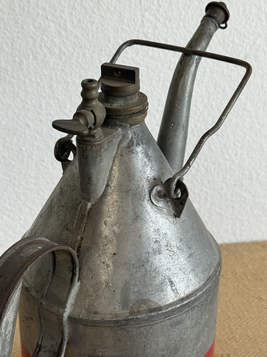 Altri elettrodomestici e apparecchi d’epoca: Antike Petroleumkanne / Ölkanne  – Usato da Konolfingen venduto da petzipetz 1