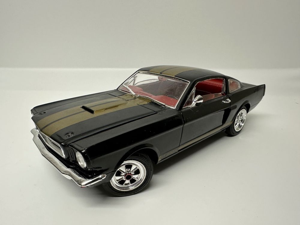 Miniature FORD Mustang Shelby GT 350 1965 rouge à bandes blanches IXOMODELS IXOCLC335N | Collect World