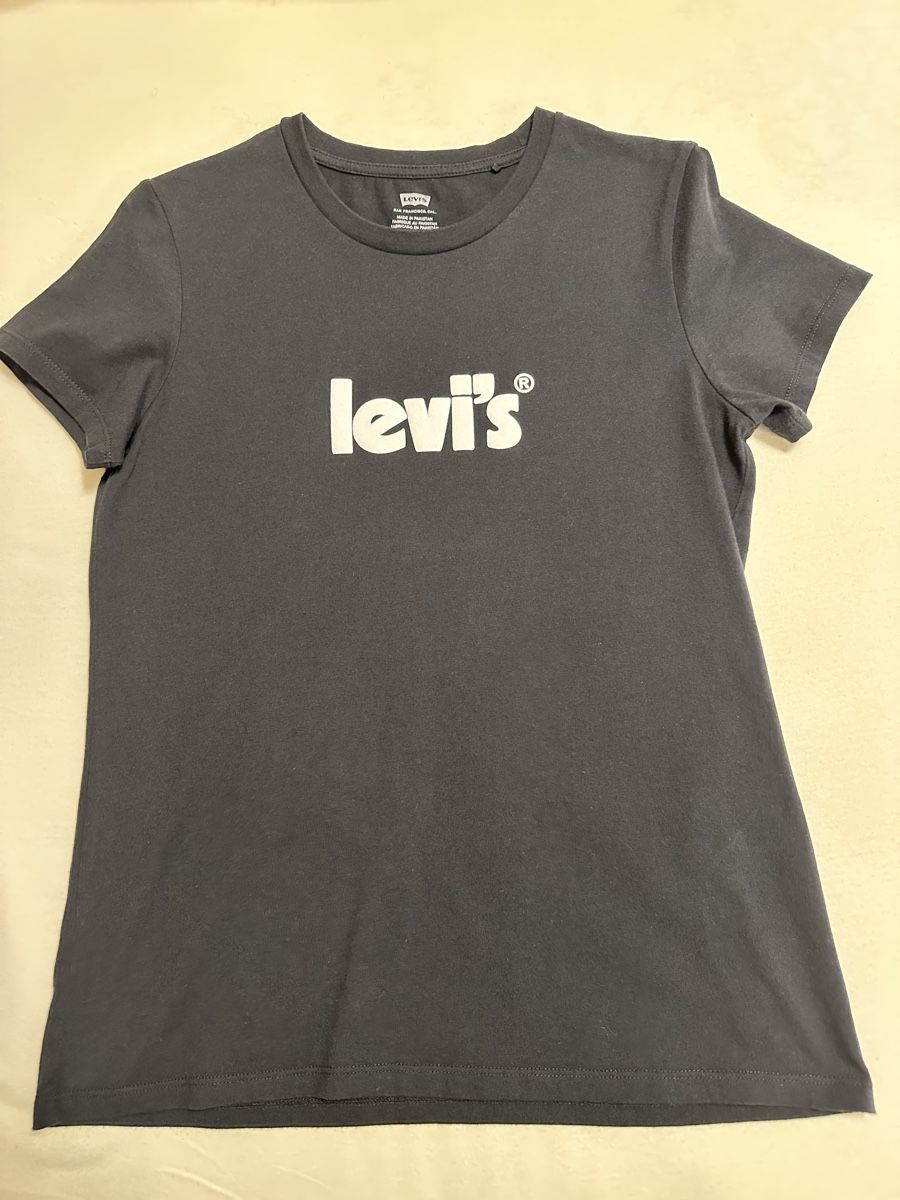 Levi's T-shirt: Levis Damen T-Shirt Gr:S,M – Usato da Sevelen venduto da Stopglobal.