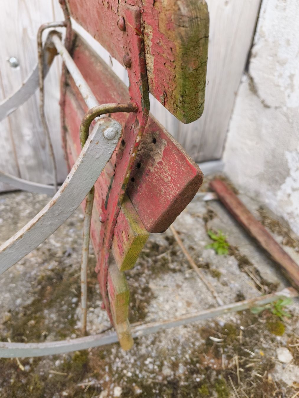 Sedie: Gartenstuhl Biergarten zum restaurieren oder als Deko Rot – Difettoso da stettlen venduto da VintageBern_ch 6