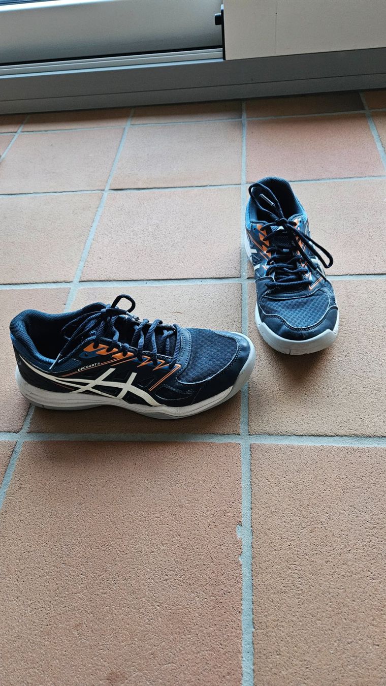 Asics Herrenschuhe: Asics Sportschuhe – Gebraucht aus Bubikon von diditoto