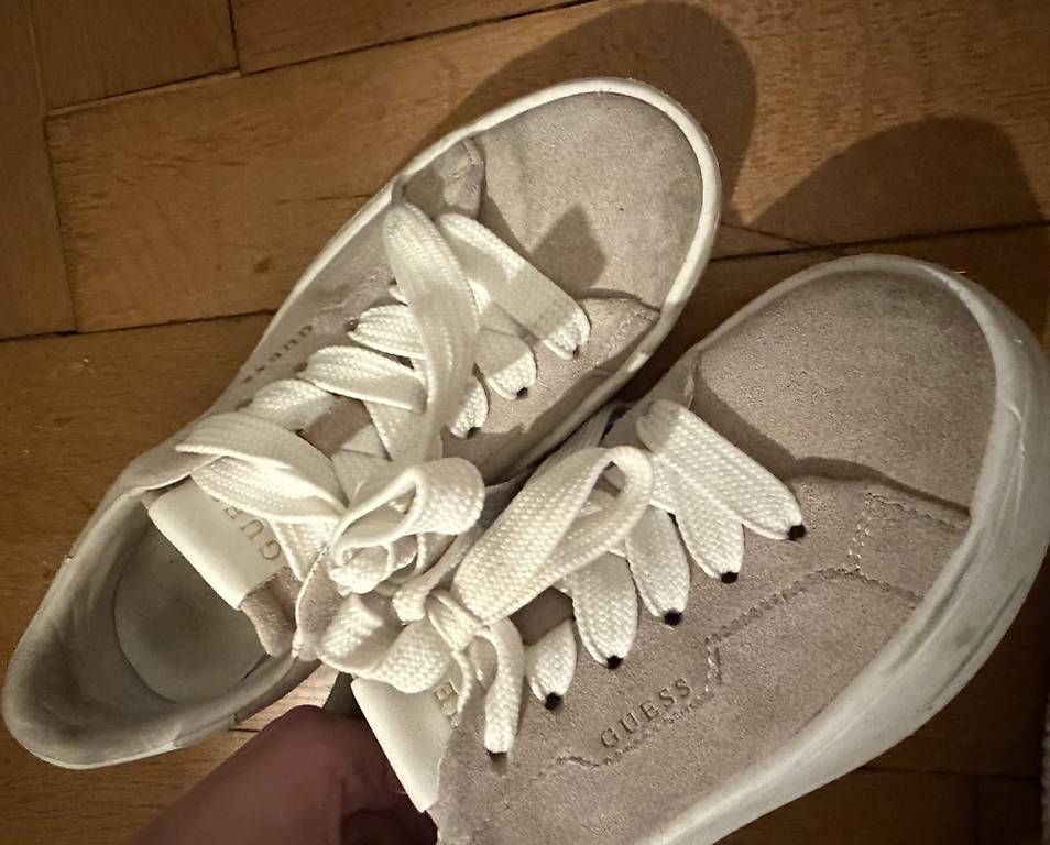 Guess Scarpe da donna: Guess Schuhe, Größe 38 – Usato da Basel venduto da lolaloli 1