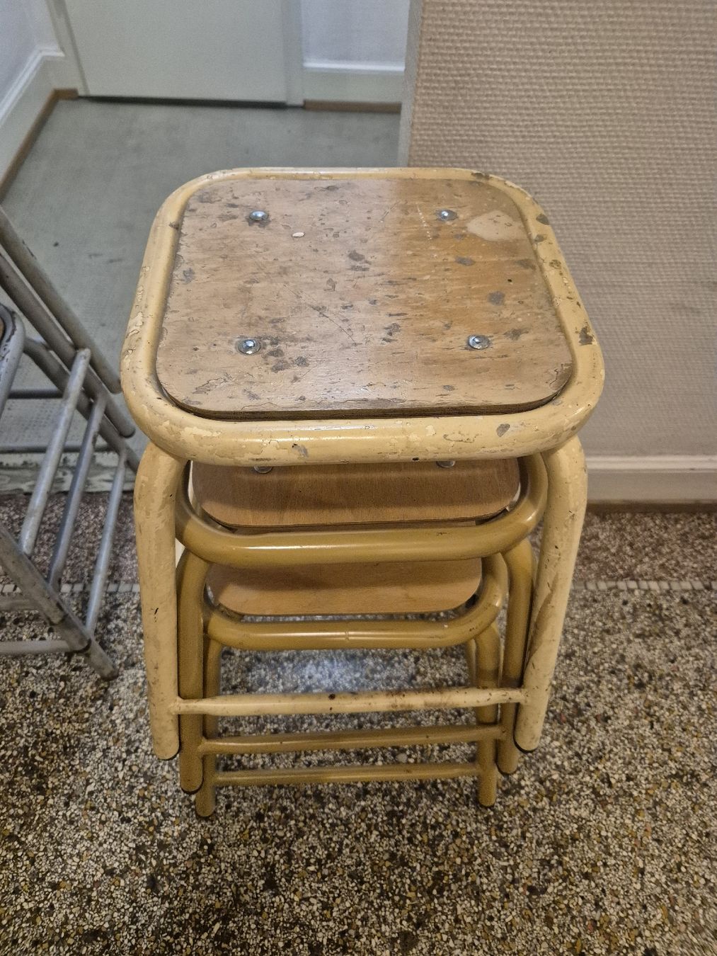Sgabelli: Lot, 6Stk. Industry Hocker – Usato da Basel venduto da Gaianed 2