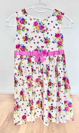 Wunderschönes Mädchenkleid neu 120-130