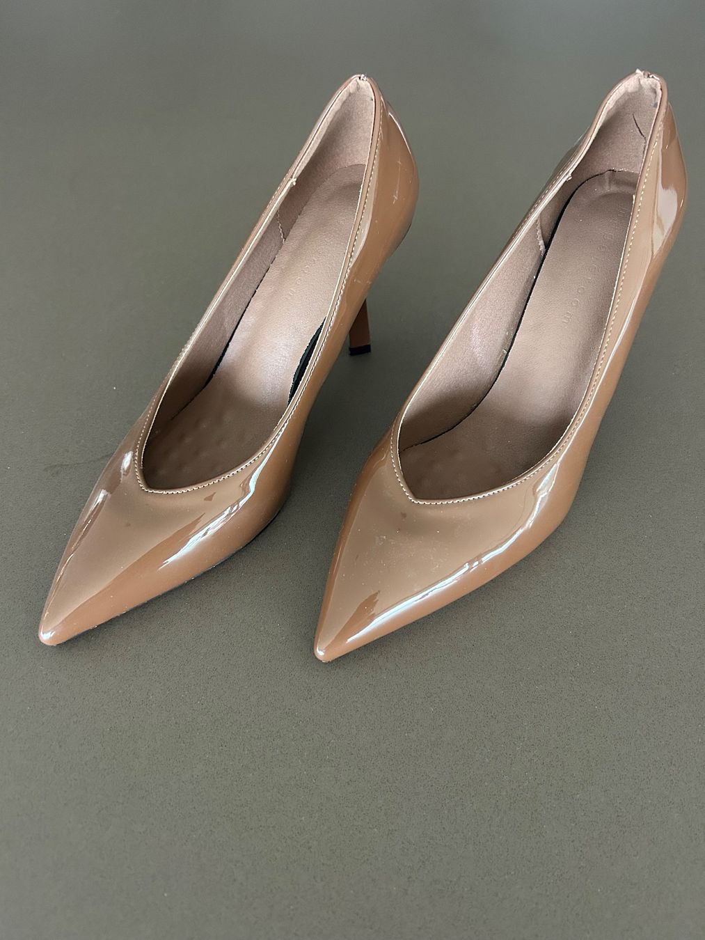 Damenschuhe: Neuer brauner Lackpumps – Neu (gemäss Beschreibung) aus Kilchberg ZH von Anie.