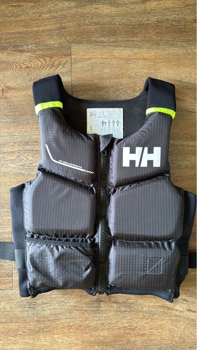 Helly Hansen Giubbotti di salvataggio: Helly Hansen buoyancy aid black like new condition – Usato da Wichtrach venduto da tom_vy5j