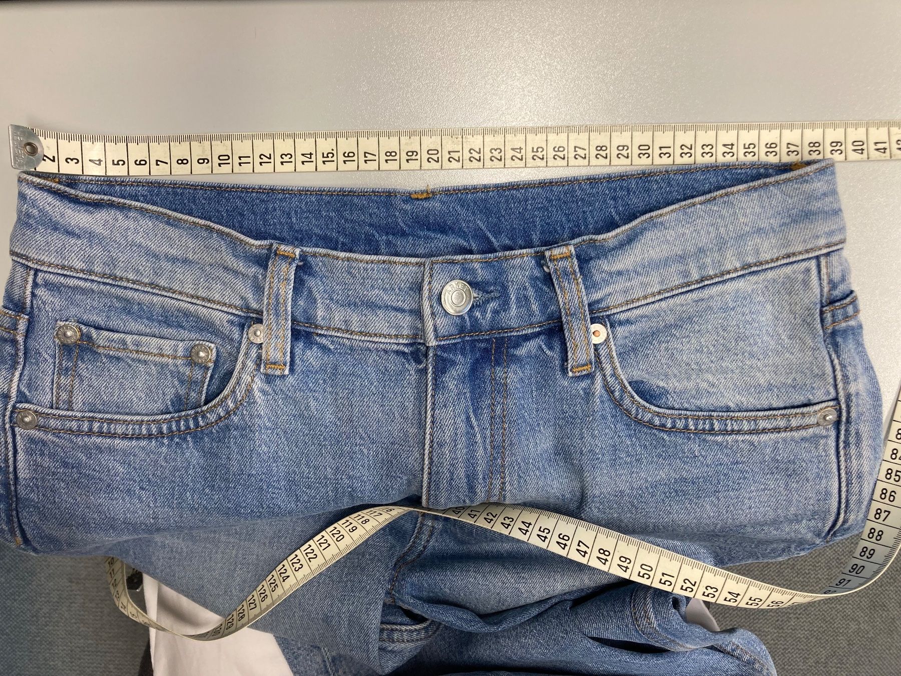 Arket Jeans: Arket Jeans Jade Cropped Gr. 28 – Gebraucht aus Thalwil von helvetaki 2