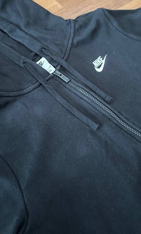 Giacche & Cappotti: Nike Sweatjacke (Mädchen) – Usato da Willisau venduto da lev_f6dx 1