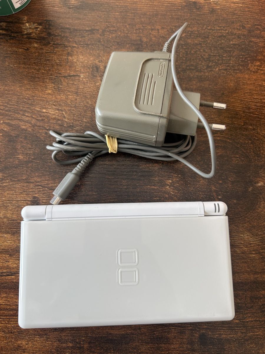 Nintendo Spiele: Nintendo ds mit Original-Ladegerät – Gebraucht aus Balsthal von Vertrauensvoll.99. 3