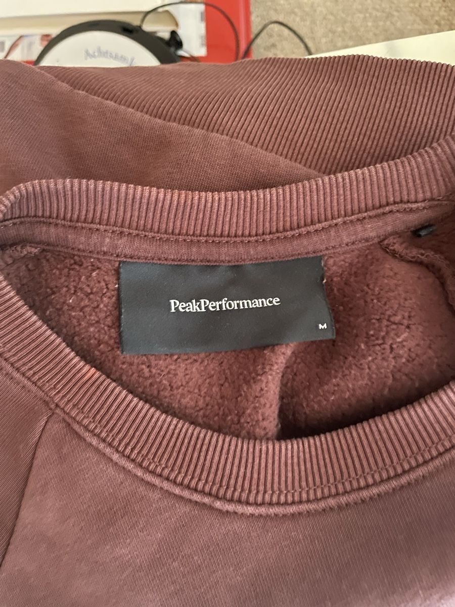 Peak Performance Pullover & Sweatshirts: Peak Performance Pullover pflaume, Grösse M  – Gebraucht aus Oberwil BL von another-day-of-sun 3