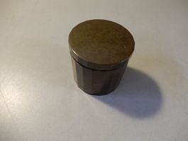 Dose mit Flohspiel in verschiedenen Farben