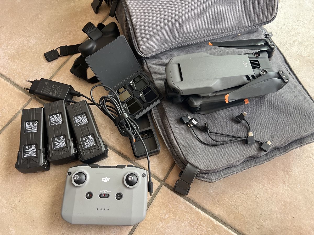 DJI Camcorder: DJI MAVIC 3 COMBO – Gebraucht aus Thônex von lufoto