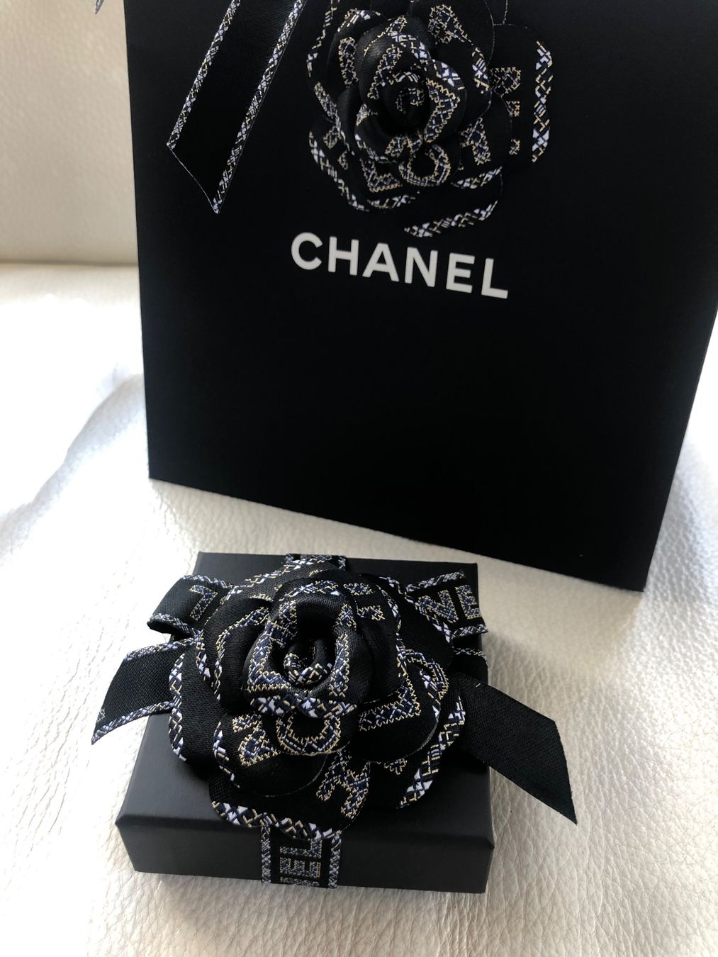 Chanel Broschen & Nadeln: Chanel Brooch – Neu und originalverpackt aus Zürich von Aemilia82 2