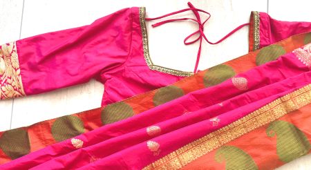 Sari in pink mit Bluse