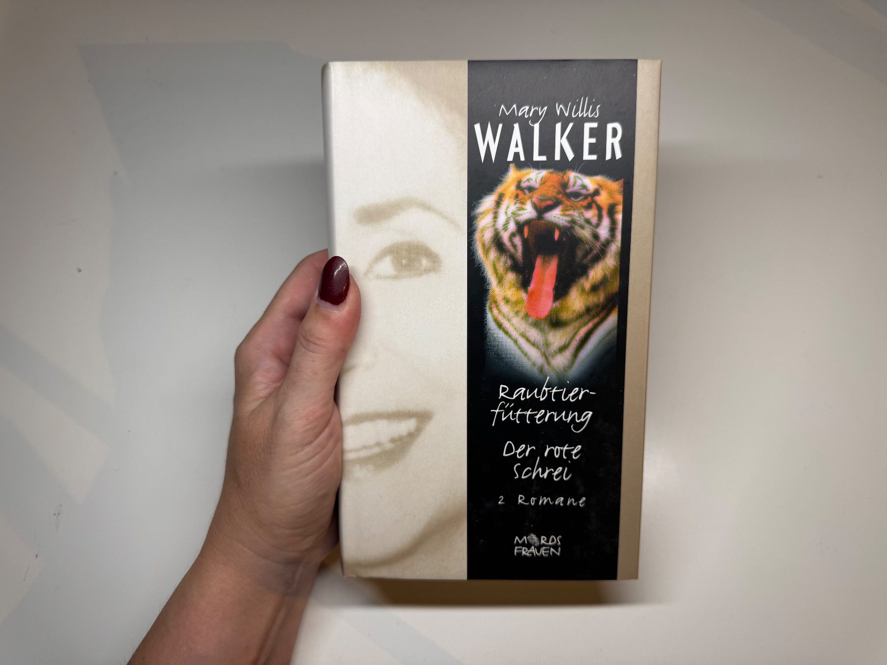 ROMAN: Mary Willis Walker, Raubtierfütterung, Der rote Schre (Gebraucht ...