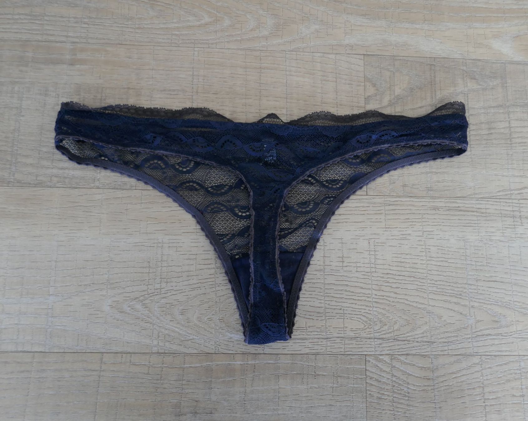 Esprit Altra biancheria intima: String-Tanga  von Esprit, Gr. 40, dunkelblau mit Spitze – Usato da Port venduto da uzuku 3