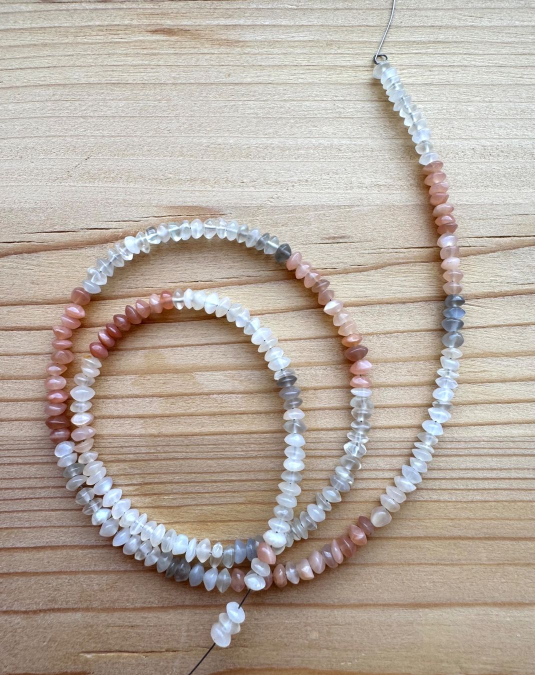 Catenine: Mondstein      extra  spezielle Form   ca 4 bis 5 mm    44cm – Nuovo e nell'imballaggio originale da Leuggern venduto da gemshow 3